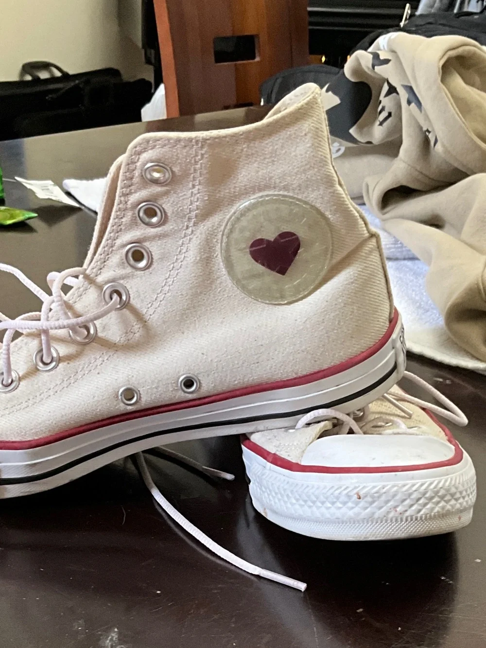 Converse women’s High-Top Sneakers in cream with Heart Patch